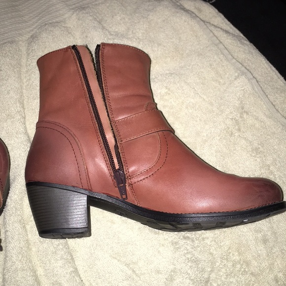 Propet Brown Rust booties - Picture 3 of 3